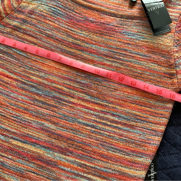 NWT Vertigo Sweater - Picture 4 of 7